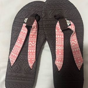 New Womens Size 9 Muk Luk sandals